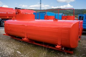 Цистерна с надрамником АТЗ-10Б