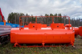 Цистерна с надрамником АТЗ 11-2Б