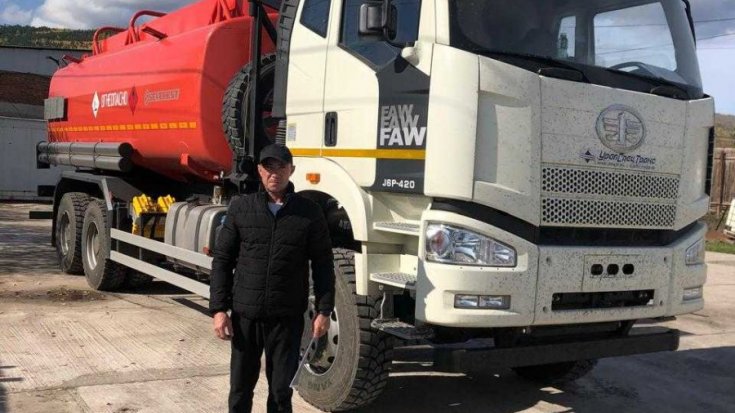 Автотопливозаправщик АТЗ 22-3 УСТ 5453 FAW 3250 (6х6) КБ 5200 ДОПОГ в работе