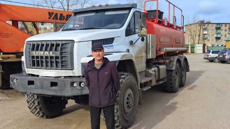 Автотопливозаправщик АТЗ-12-2Б Урал NEXT 4320-72 ДОПОГ в работе