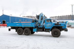 Бортовой Урал 4320 с ИМ-240 с буром