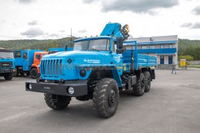 Бортовой Урал 5557 с крано-манипуляторная установка ИМ-95