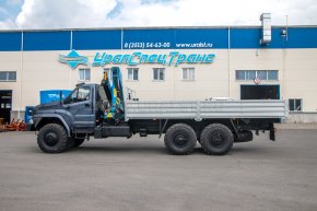 Автомобиль бортовой Урал с КМУ ИМ-150