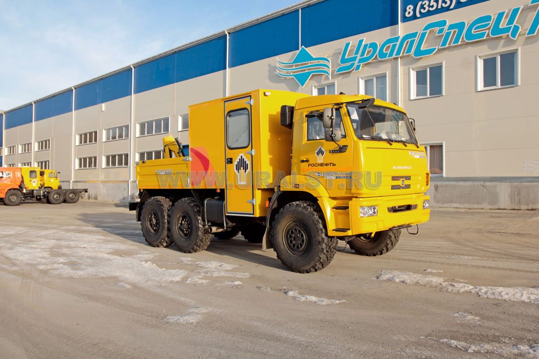 Автобус грузопассажирский на шасси Камаз 5350-42 с бортовой платформой и КМУ ИМ-20