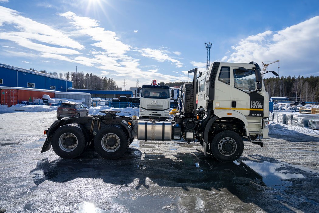 Седельный тягач УСТ 5453 FAW 3250 (6х6), КБ 3675, ССУ 1510 мм