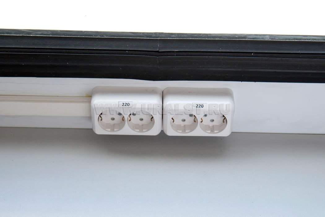 Розетка для подключения потребителей 220V