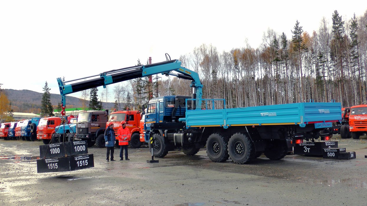 Автомобиль бортовой УСТ-5453 с КМУ ИМ-180 на шасси Камаз 43118-RF
