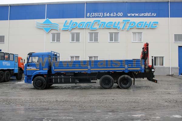 Бортовой автомобиль