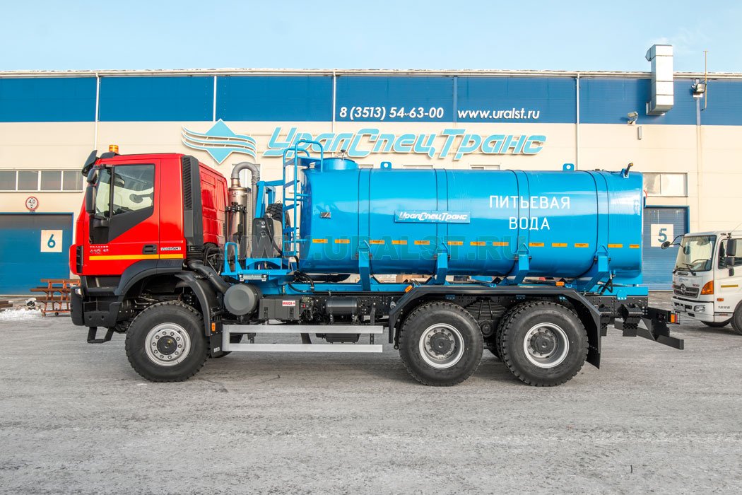 Автоцистерна для питьевой воды АЦПТ-12НО нерж IVECO-AMT TRAKKER 6х6 база 3800мм