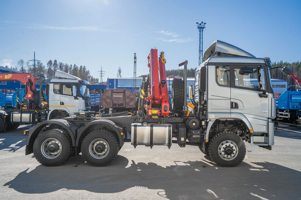  Тягач УСТ 5453 с КМУ ИМ-180 SHACMAN SX42586V385 (6х6), 315/80R22,5