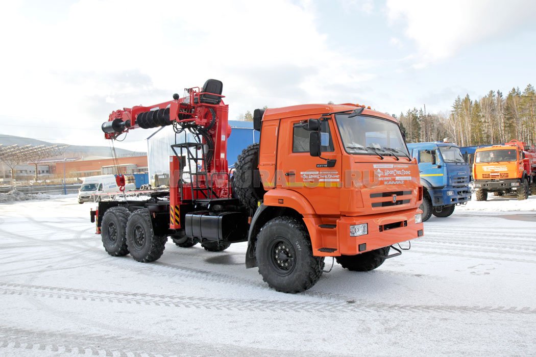 Тягач Камаз с КМУ SamYang HTS 2076