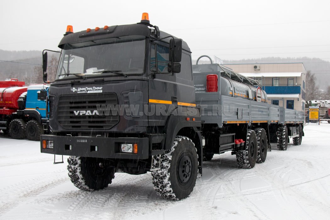 Бортовой контейнеровоз Урал М 4320-4971-82М