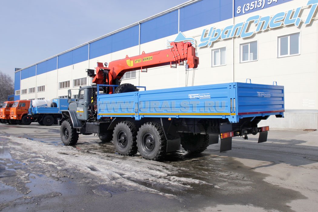 Автомобиль бортовой Урал 4320-72М с краном-манипулятором