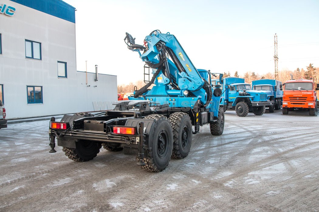 Седельный тягач Урал 4320-60М с КМУ ИМ-240-04