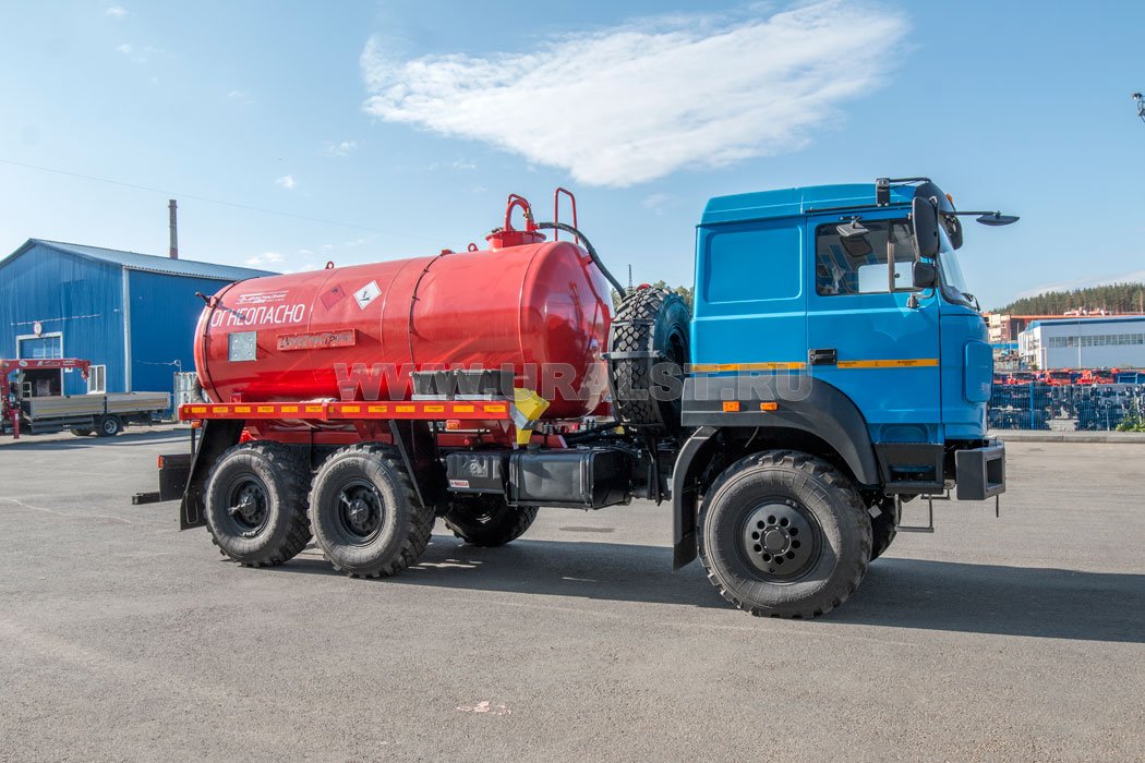 Автоцистерна вакуумная АКН-10 КО УСТ 545317 Урал 5557-80Е5 сп.м. ревизионный люк