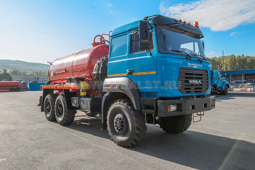 Автоцистерна вакуумная АКН-10 КО УСТ 545317 Урал 5557-80Е5 сп.м. ревизионный люк