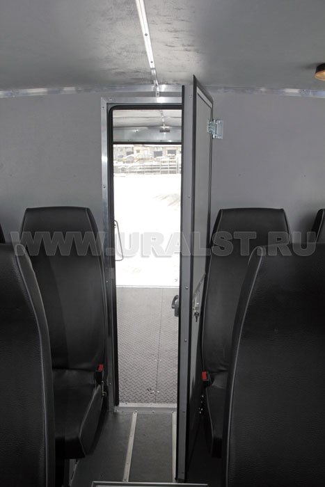 Вход в грузовой отсек ГПА из пассажирского отсека