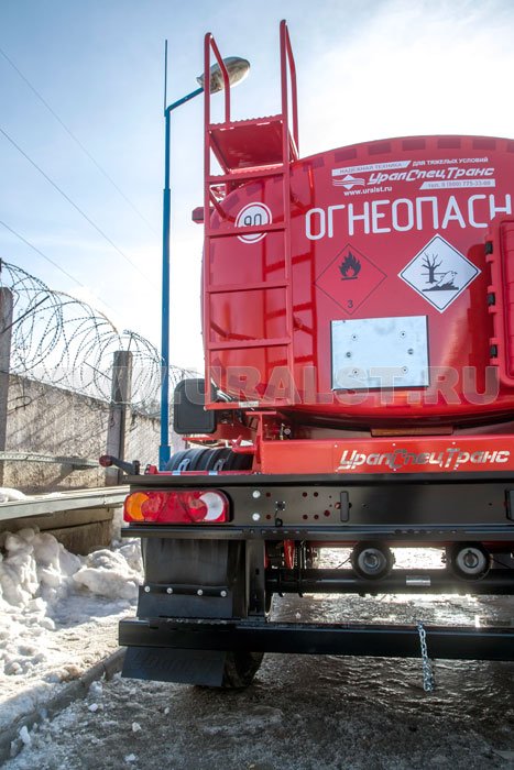 Лестница на площадку обслуживания