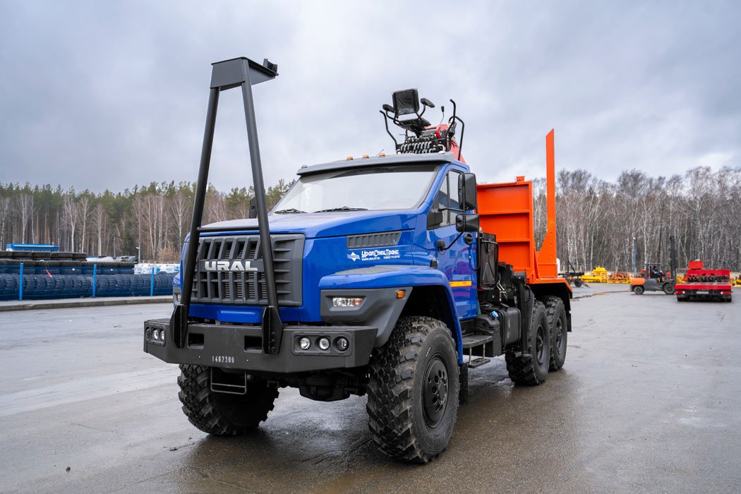 Лесовоз с манипулятором VM10L74 УСТ 5453 Урал NEXT 5557-6151-72