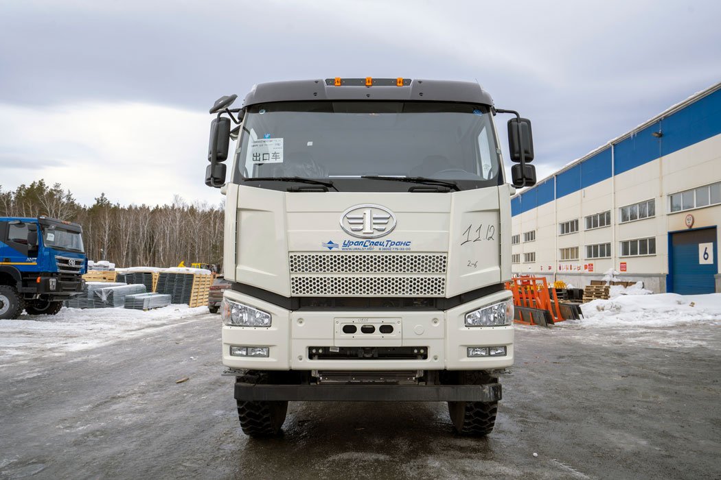 Седельный тягач УСТ 5453 FAW 3250 (6х6), КБ 3675, ССУ 1600 мм, 2", 14R20