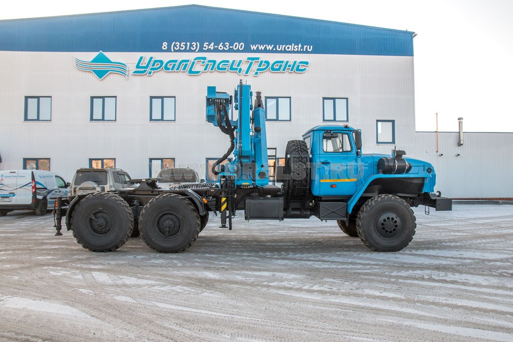 Седельный тягач Урал 4320-60М с КМУ ИМ-240-04