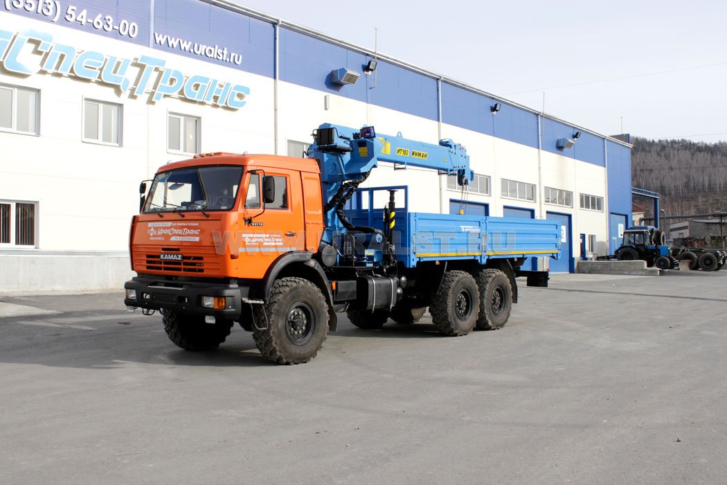 Автомобиль бортовой Камаз 43118-10 с краном-манипулятором