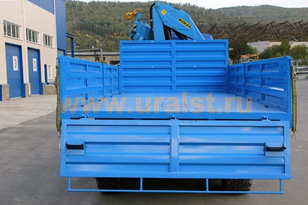 Автомобиль бортовой с КМУ ИМ-150