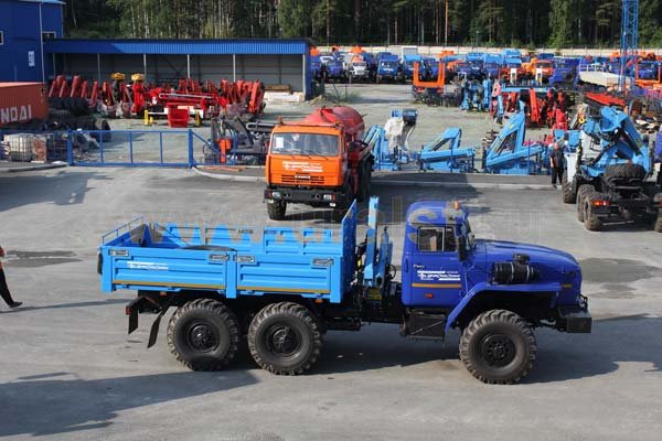 Бортовой Урал с ИМ-25