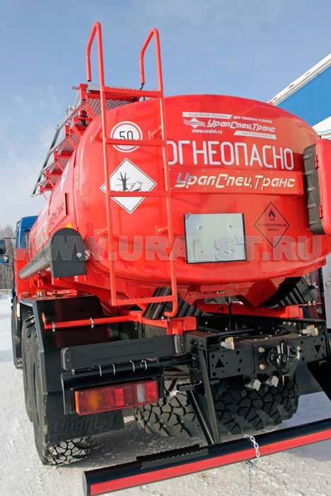 Лестница на площадку обслуживания цистерны