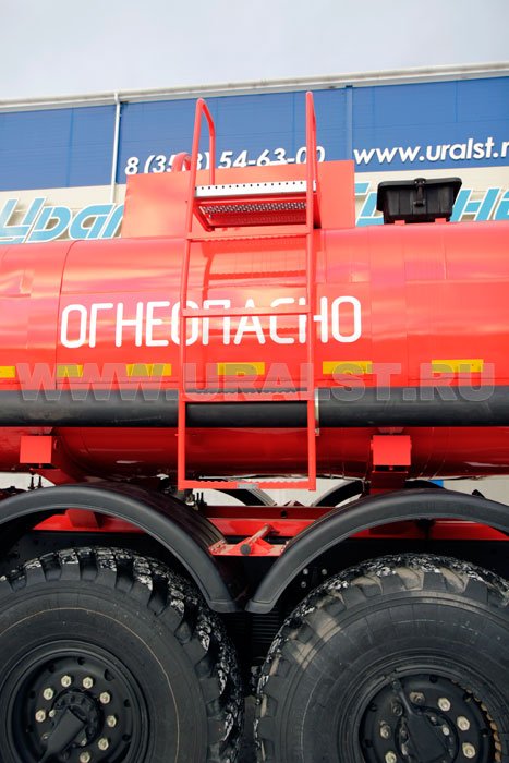 Лестница на площадку обслуживания цистерны
