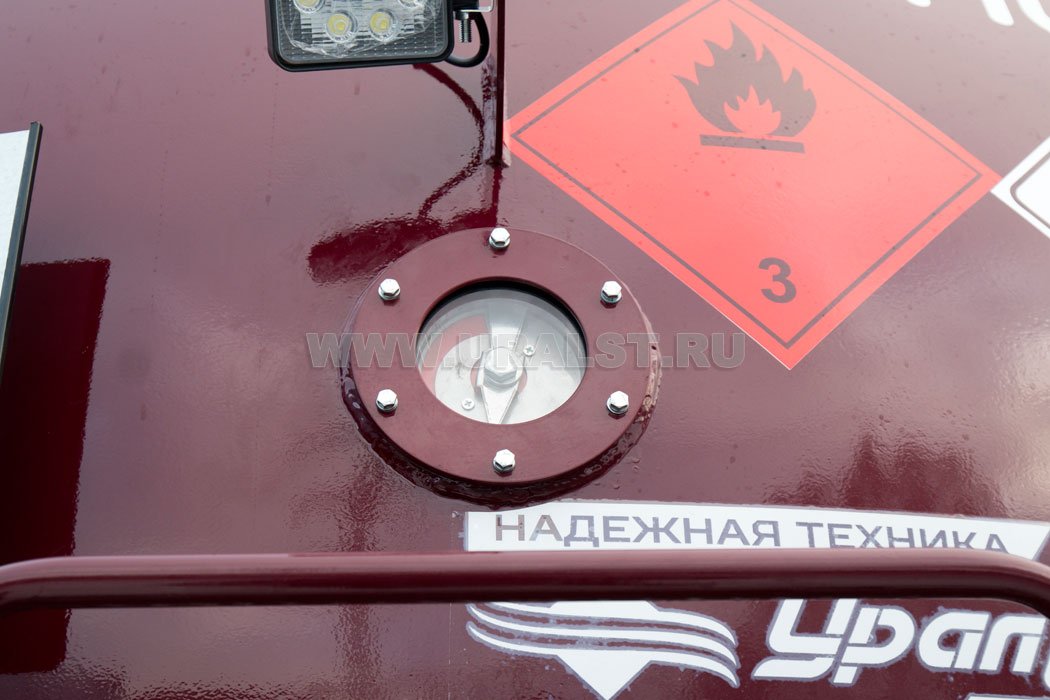 Указатель уровня жидкости в цистерне