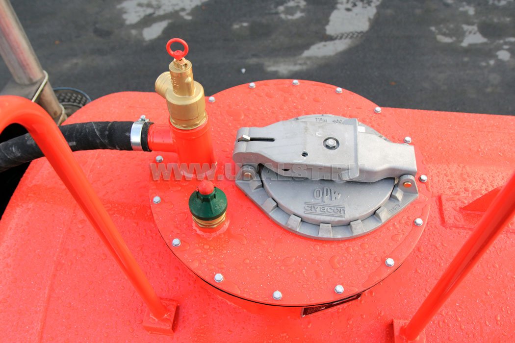 Заливная горловина цистерны. Люк CIVACON