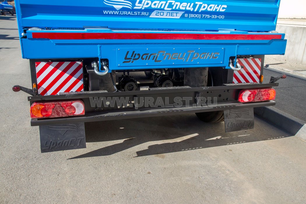 Заднее защитное устройство