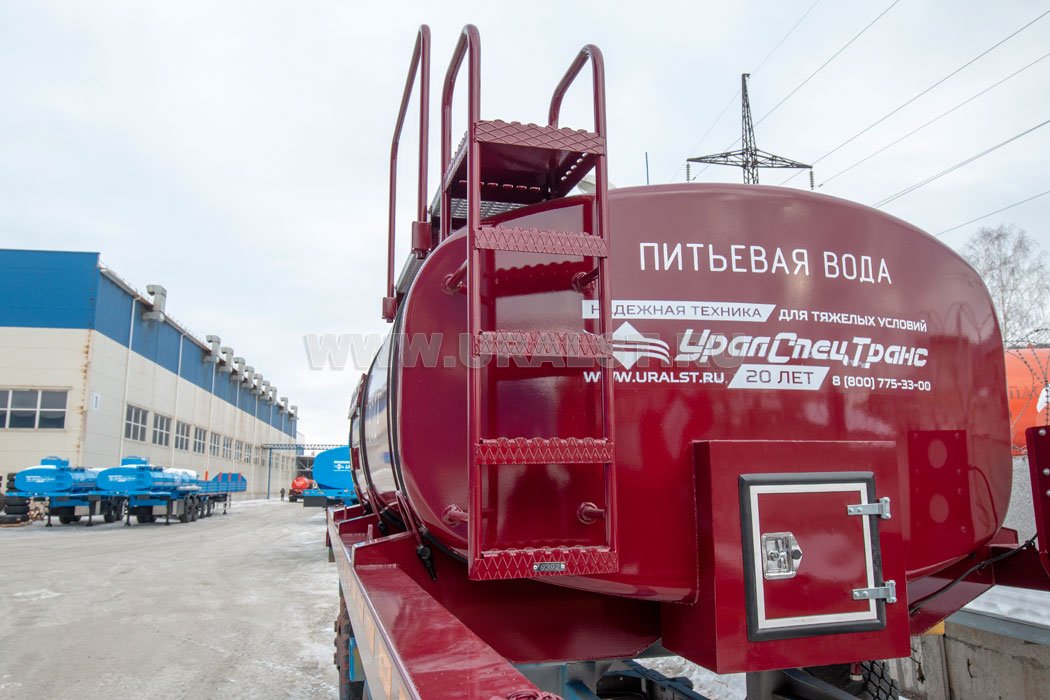 Лестница на площадку обслуживания