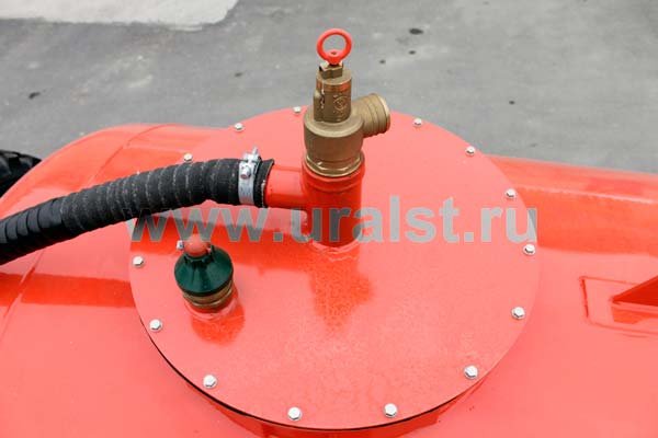 Крышка горловины цистерны