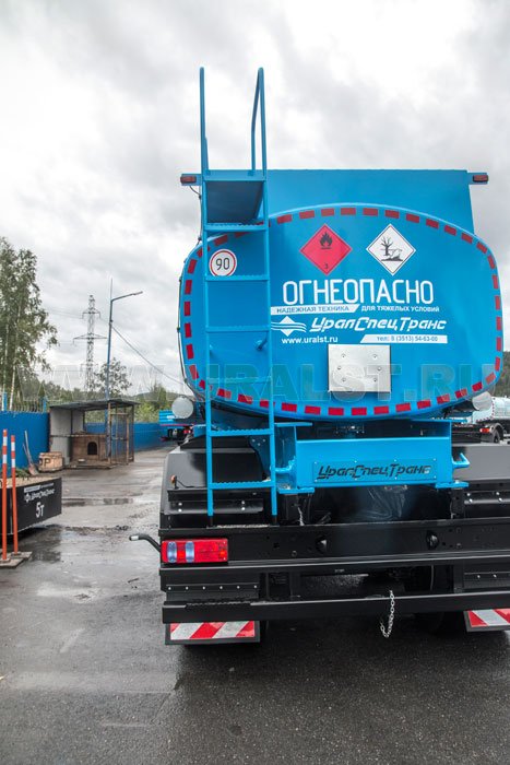 Лестница на площадку обслуживания