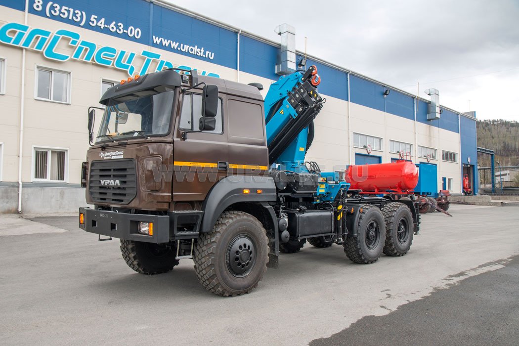 Седельный тягач Урал 44202-82М с КМУ ИМ-240