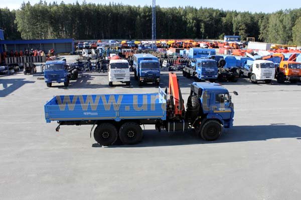 Бортовой автомобиль Камаз с краном-манипулятором