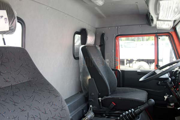 Кабина водителя автокрана КС-45717К-3Р Ивановец