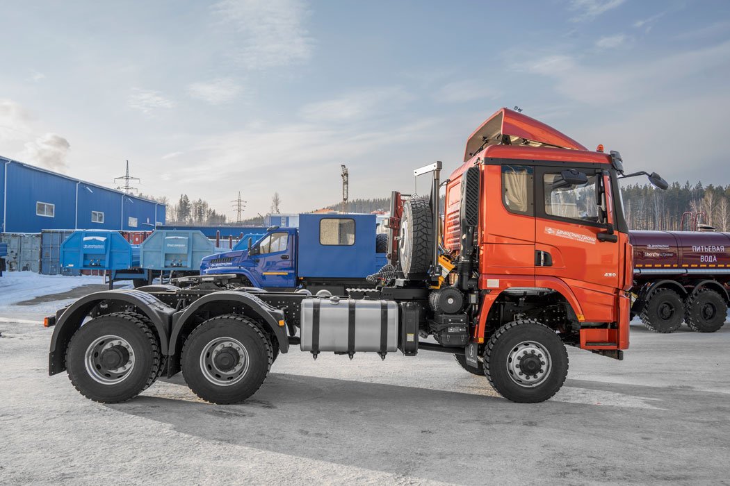 Седельный тягач УСТ 5453 SHACMAN (ШАКМАН) SX42586V385 (6х6), шины 315/80R22,5, ССУ 1560, ДОПОГ