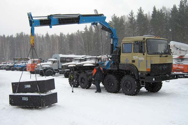 Седельный тягач Урал с ИМ-180