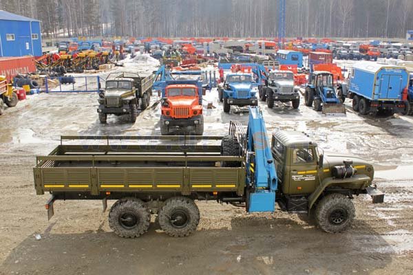 Бортовой Урал с КМУ ИМ-150