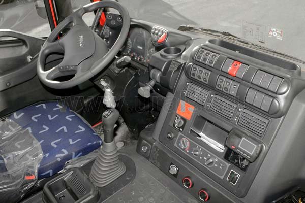 Приборная панель IVECO TRAKKER AD380T42WH