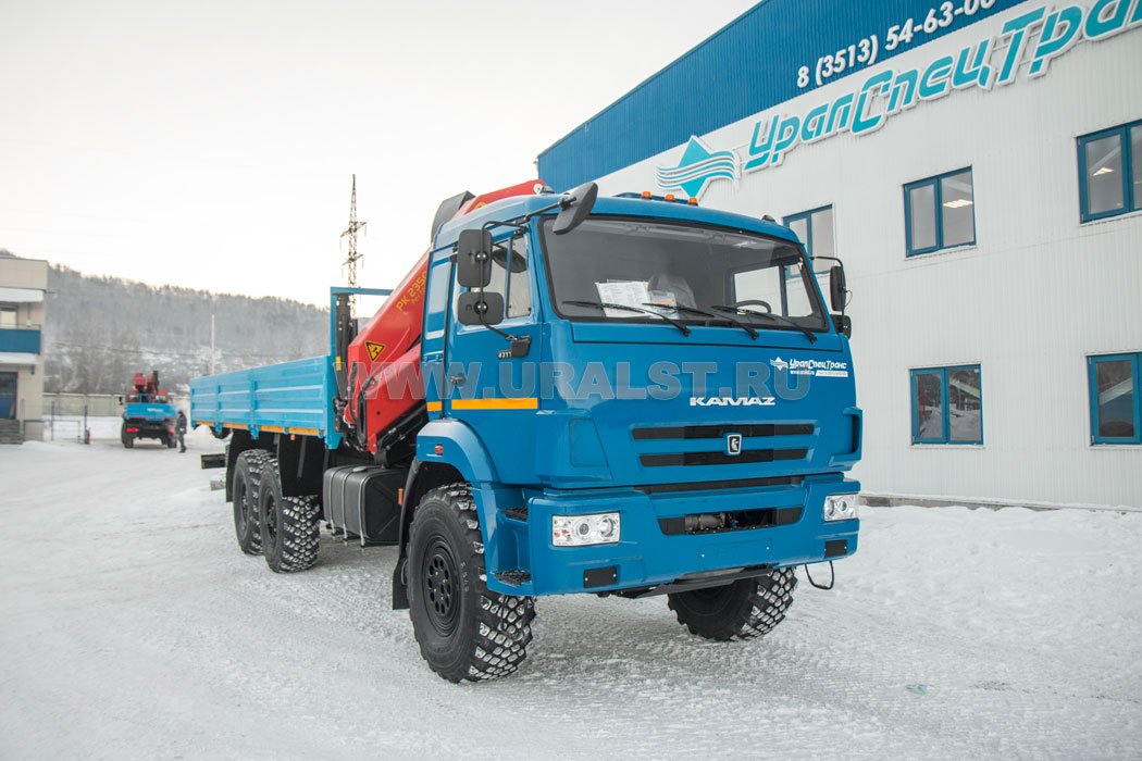 Бортовой автомобиль Камаз с краном-манипулятором