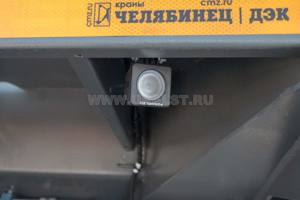 Освещение зоны выдвижения опор автокрана