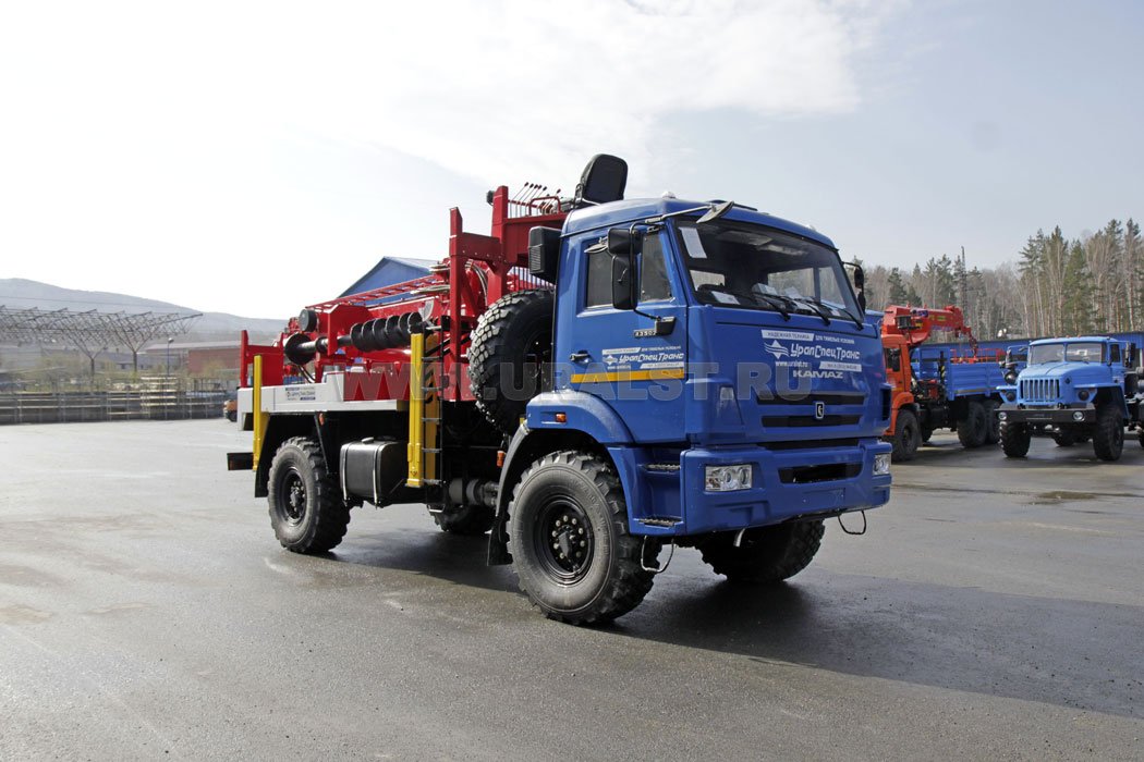 Бурильно-крановая машина Камаз 43502-45 с буром и КМУ Kanglim KDC 5600