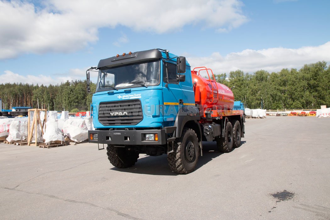 Автоцистерна вакуумная МВ-9 КО УСТ-5453 на шасси Урал 5557-80Е5