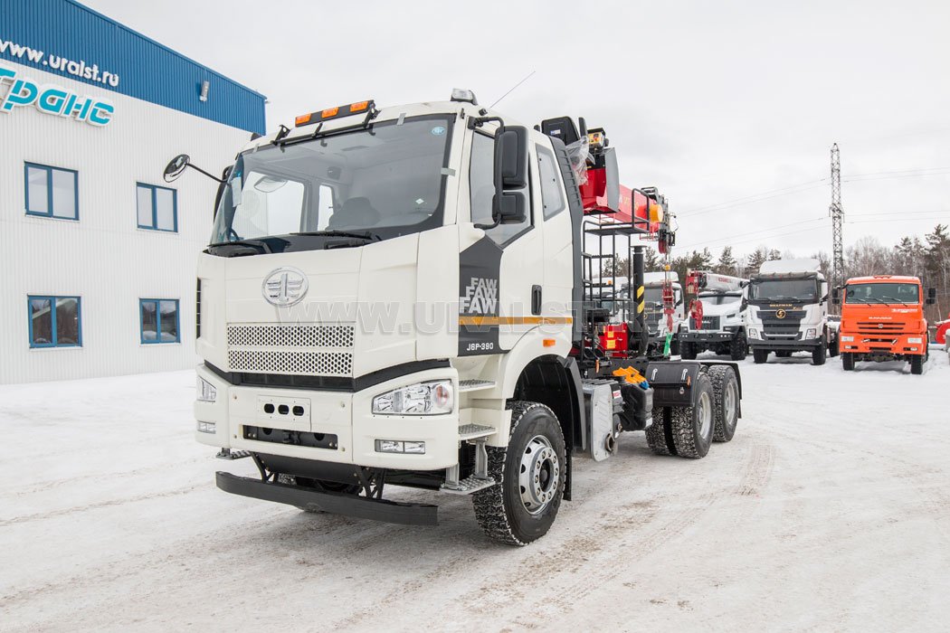 Седельный тягач УСТ 5453 FAW 3250 (6х4), КБ 4300, ССУ 1400 мм, 2", с КМУ ИТ 150