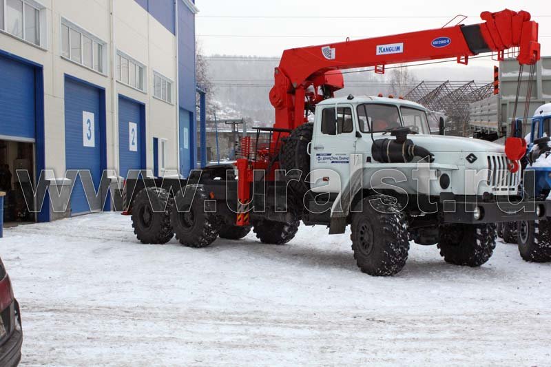 Седельный тягач Урал 4320 с КМУ Kanglim