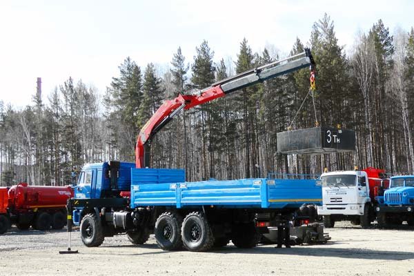 Бортовой автомобиль с КМУ Palfinger PK-23500А